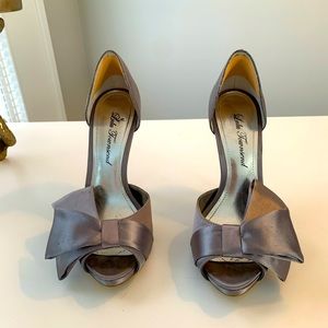 Lulu Townsend silver peep toe stilettos with bow. Size 7